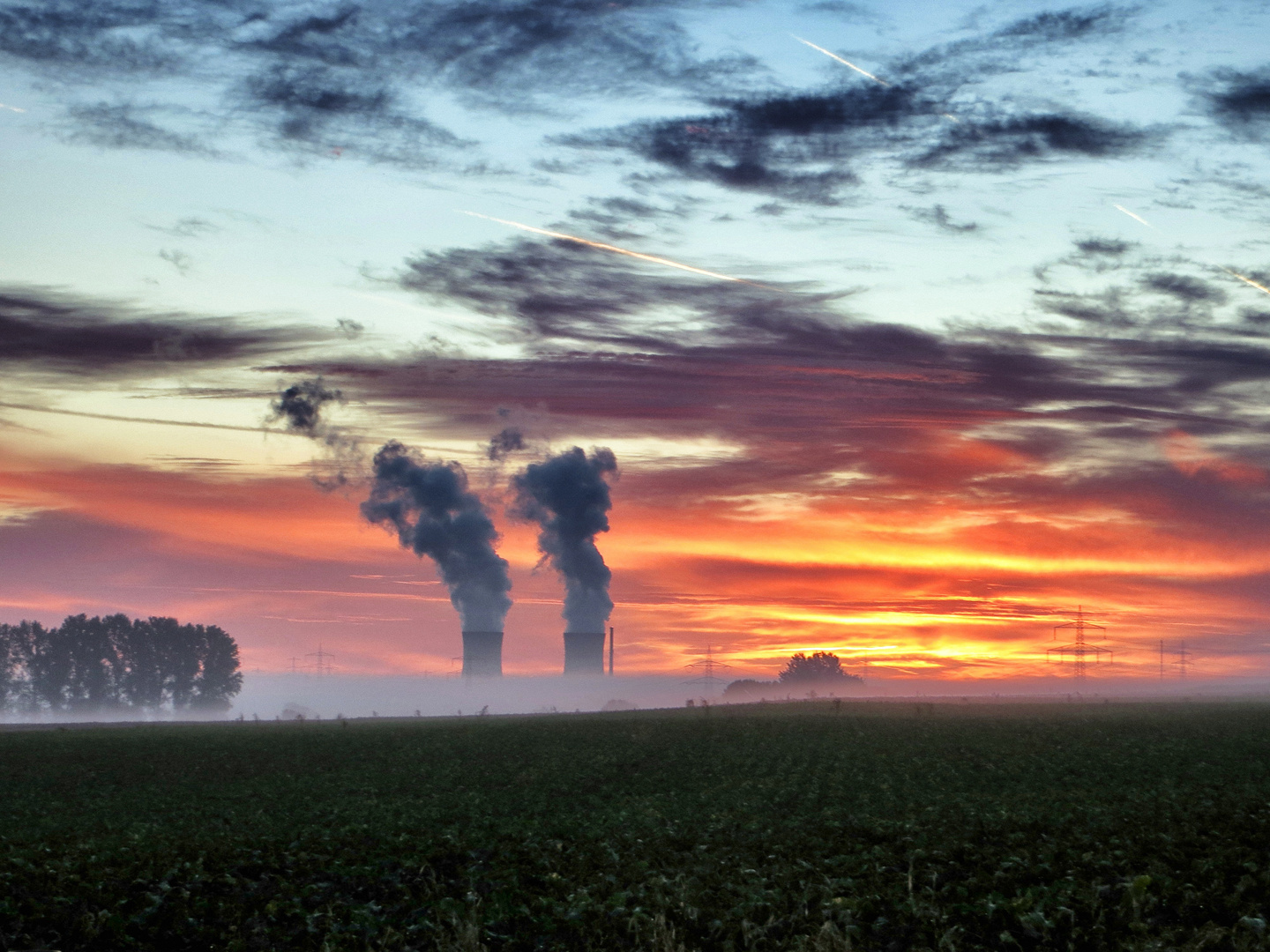 AKW Grafenrheinfeld im Nebel und Sonnenaufgang