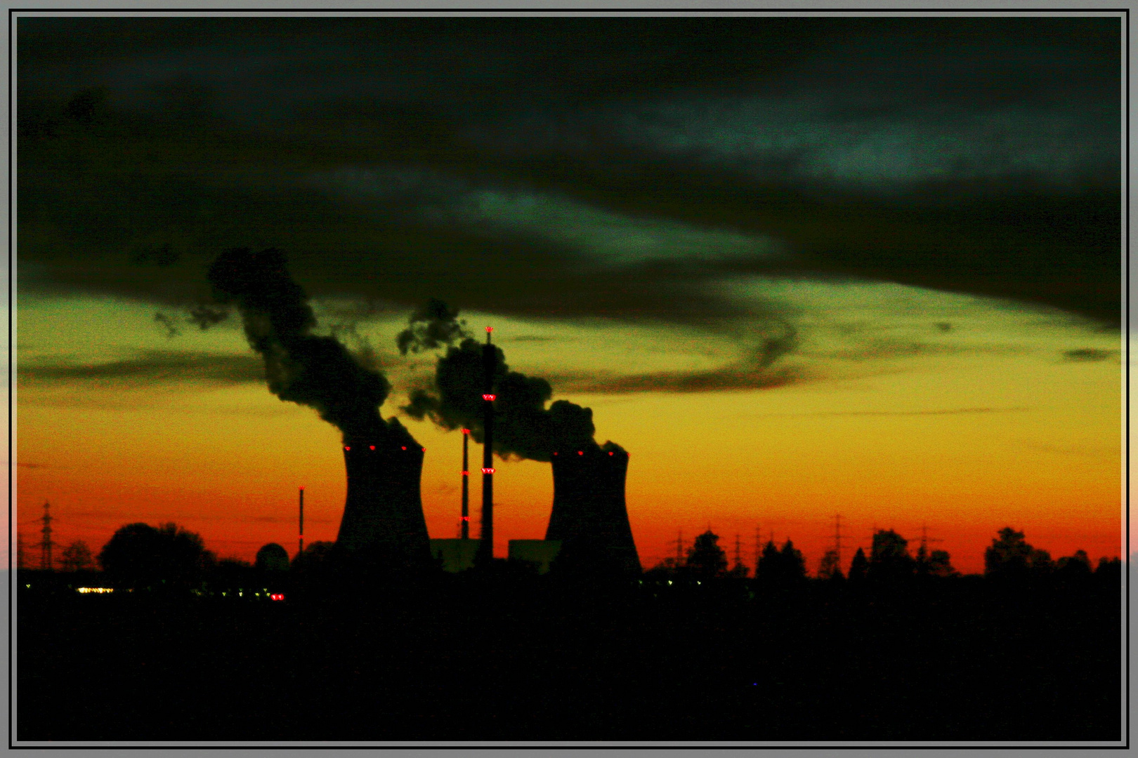 AKW Gundremmingen bei Sonnenuntergang