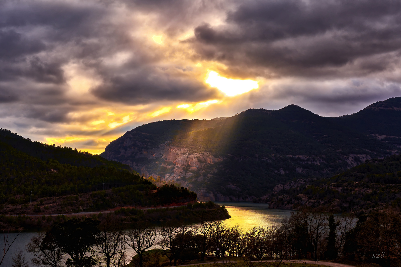 Al caer de la tarde en el pantano