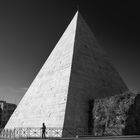 Al centro della Piramide