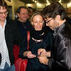 Al Di Meola gibt Autogramme