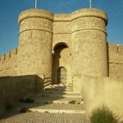 Al frente de la puerta en el gran castillo