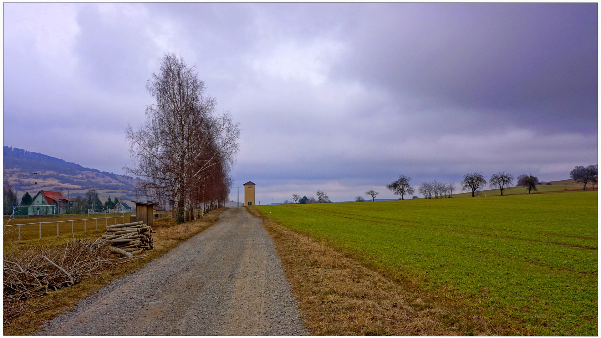 al lado del campo de deportes (am Sportplatz)