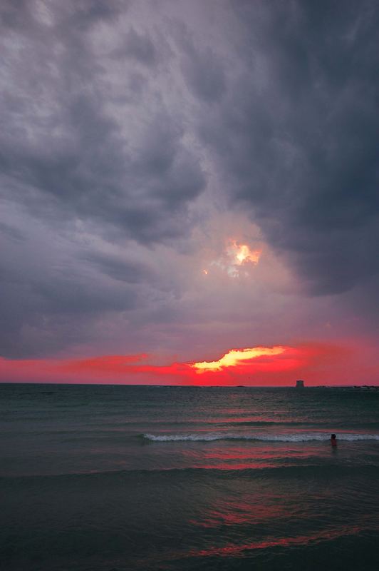 Al mare sotto la tempesta di Massimo Virgilio