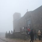 al santuario de la virgen peña de francia con niebla y frio