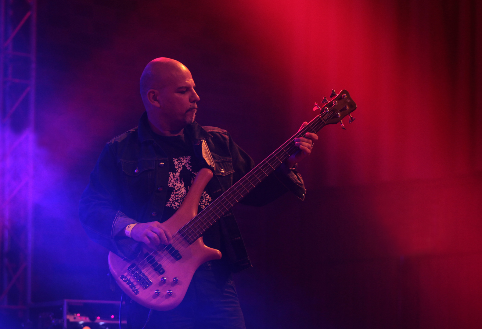 Alain Aragou  - Bass -