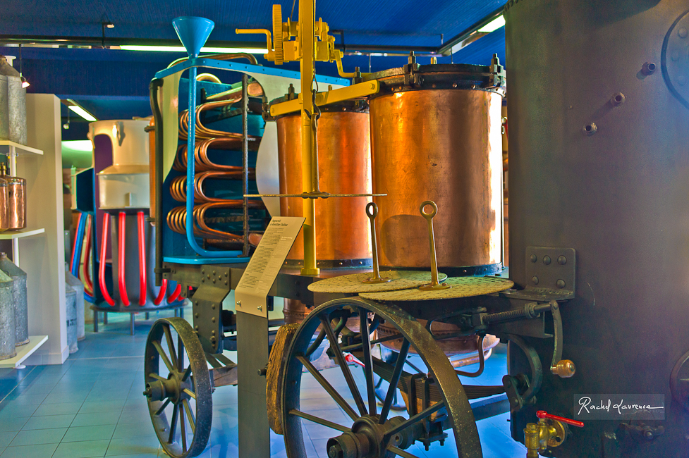 Alambic mobile ancien, pour la distillation de la lavande, Lubéron