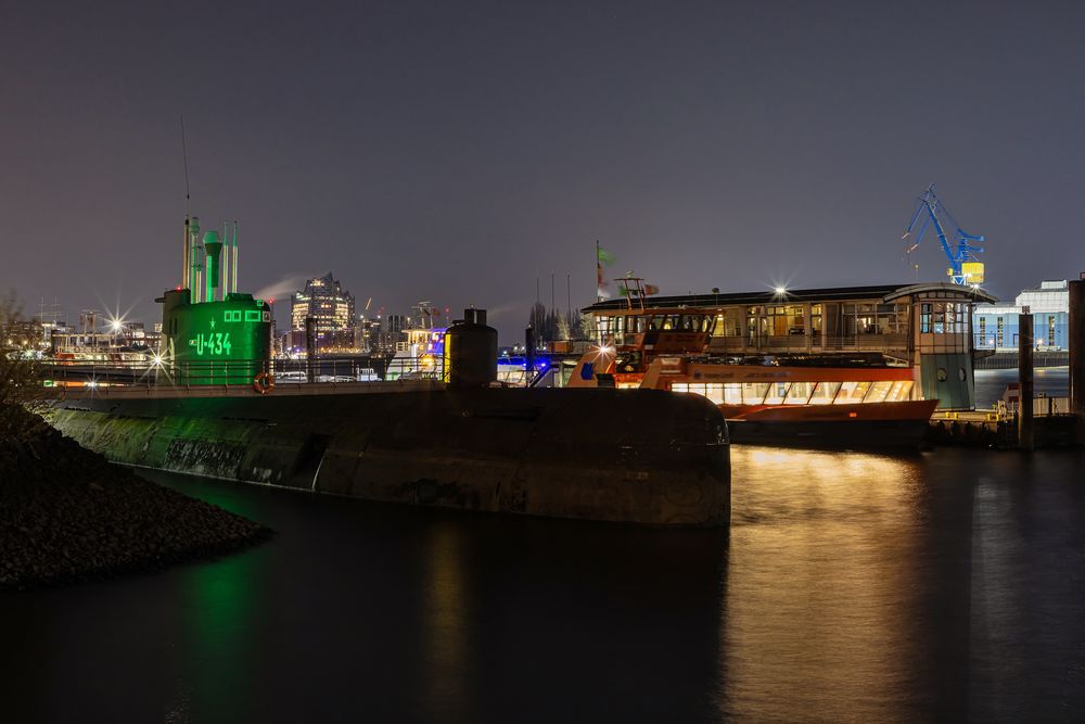 Alarm - russisches U-Boot in Hamburg