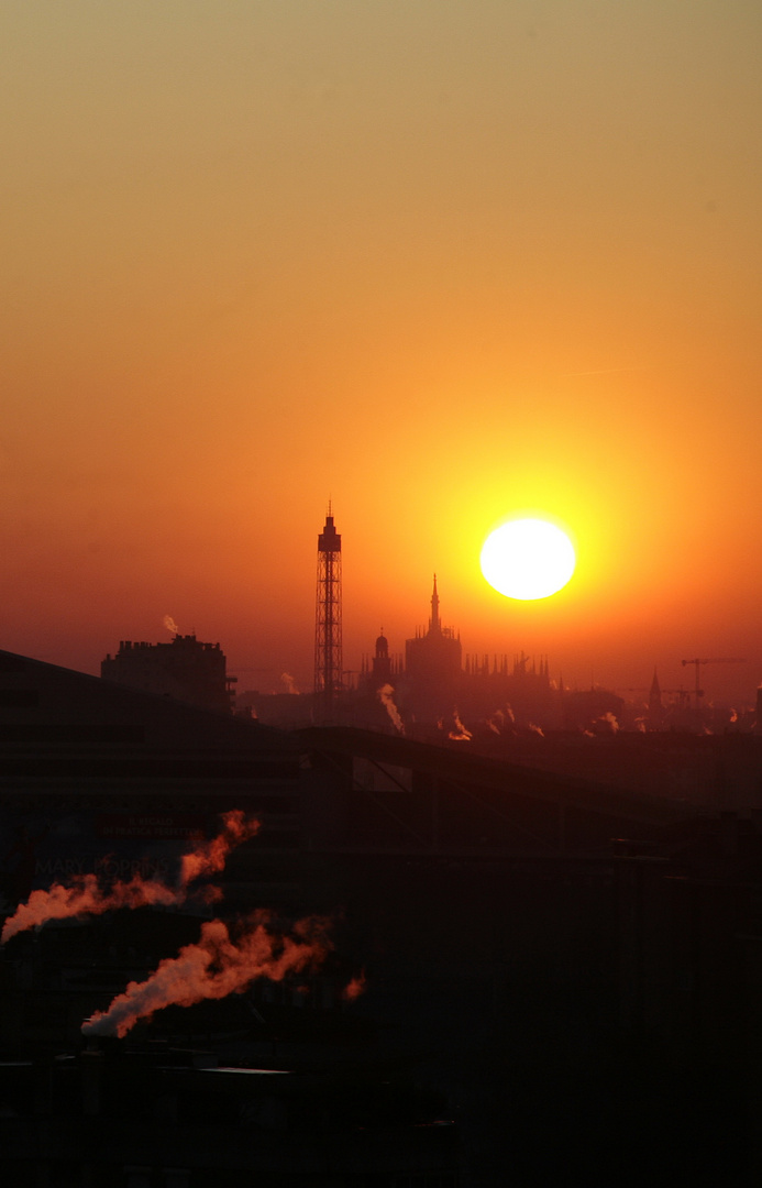 ALBA A MILANO - SUNRISE IN MILAN