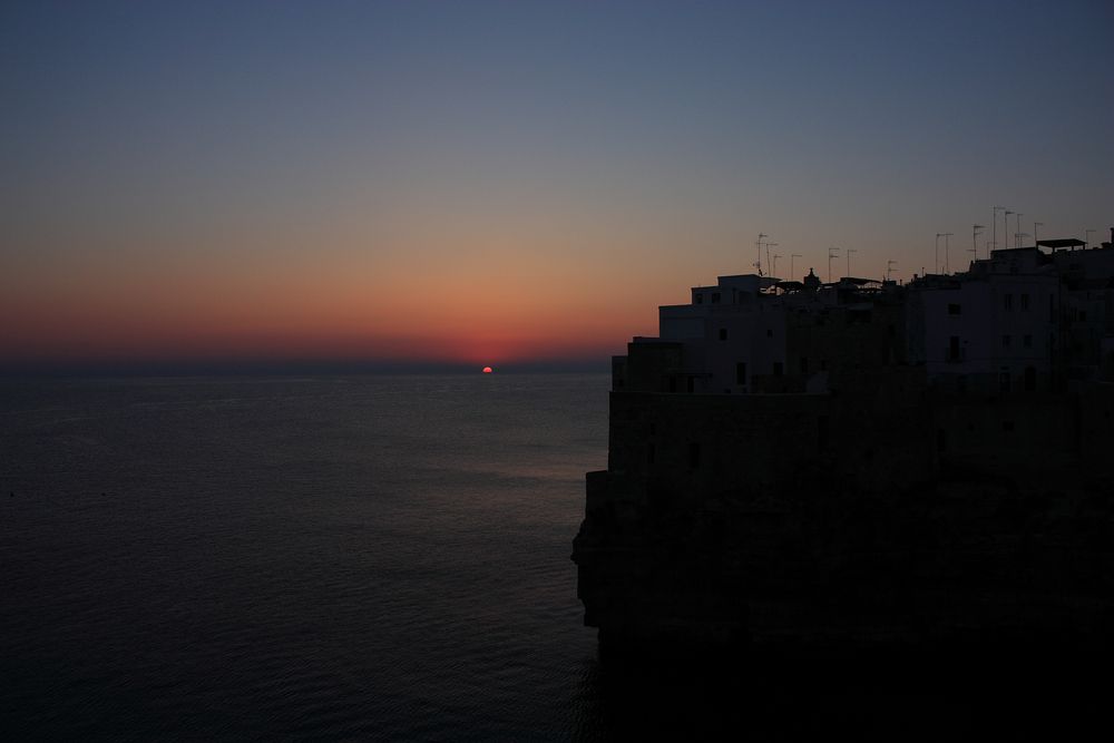 Alba a Polignano a Mare