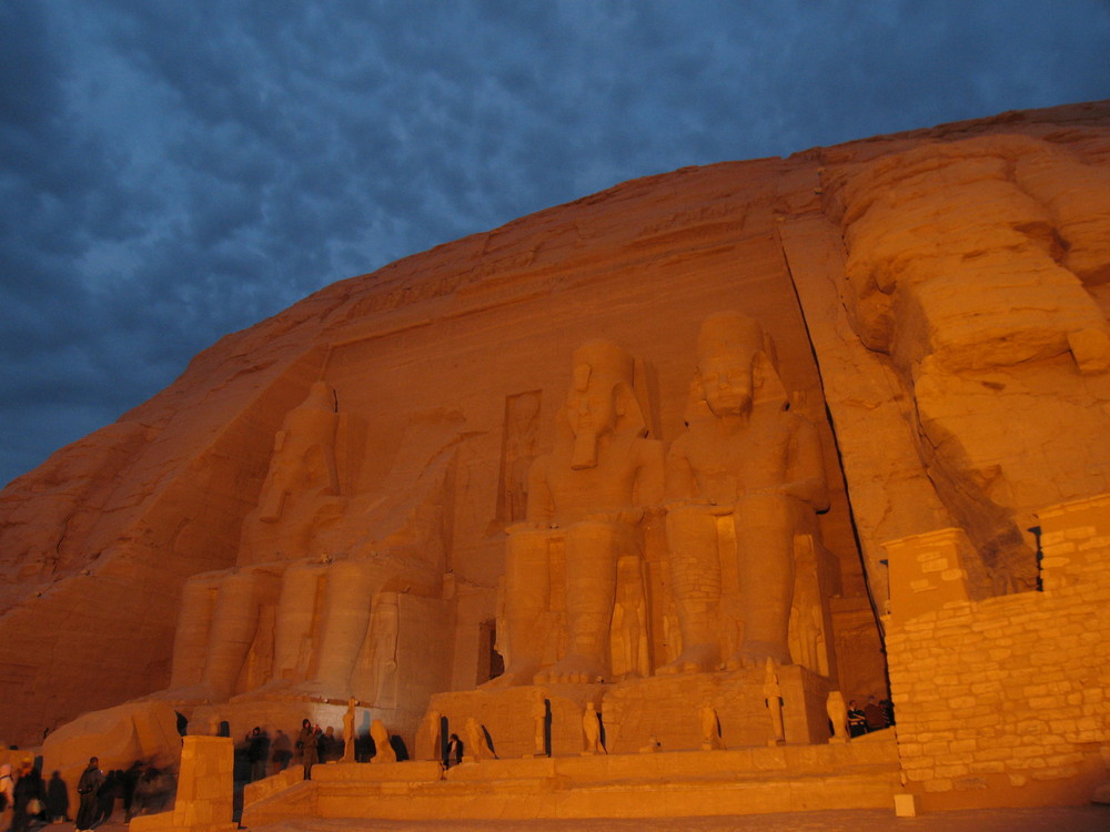 Alba ad Abu Simbel