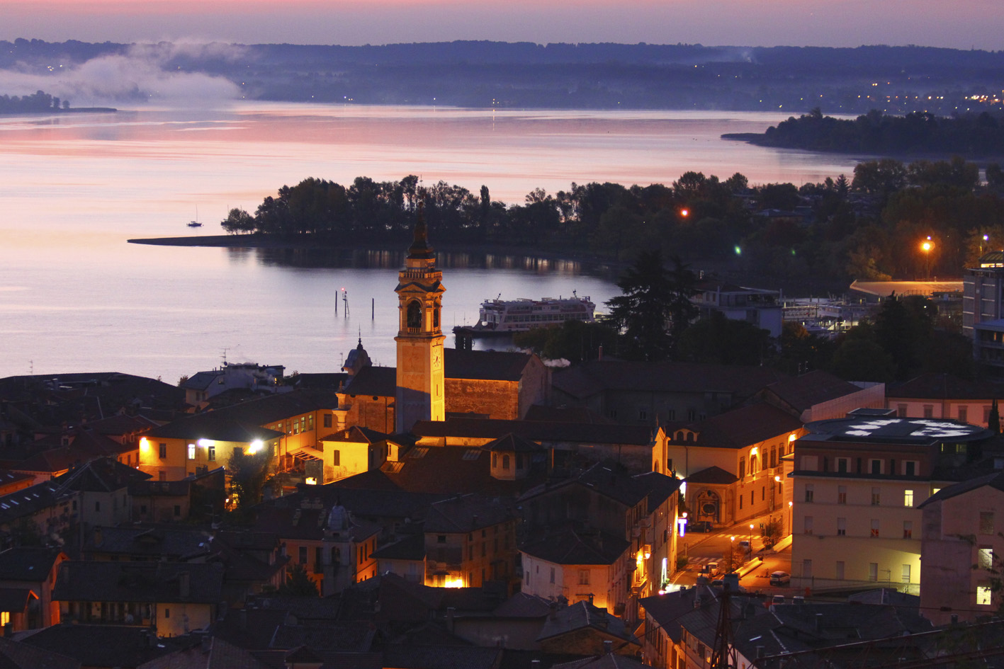 Alba ad Arona dalla Rocca Borromea, Piemonte ottobre 2011