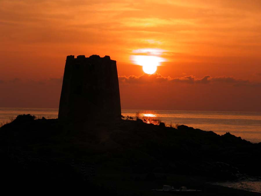 Alba alla torre di Bari Sardo