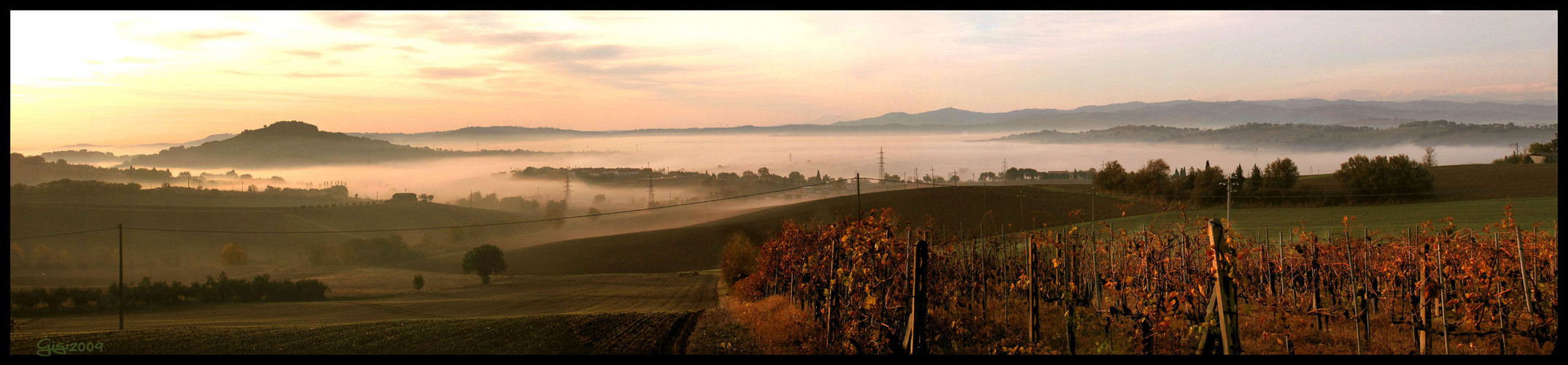 Alba di nebbia leggera