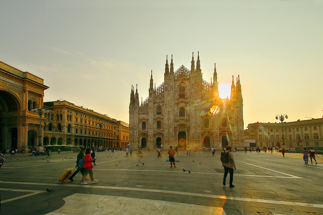 Alba Duomo di Milano