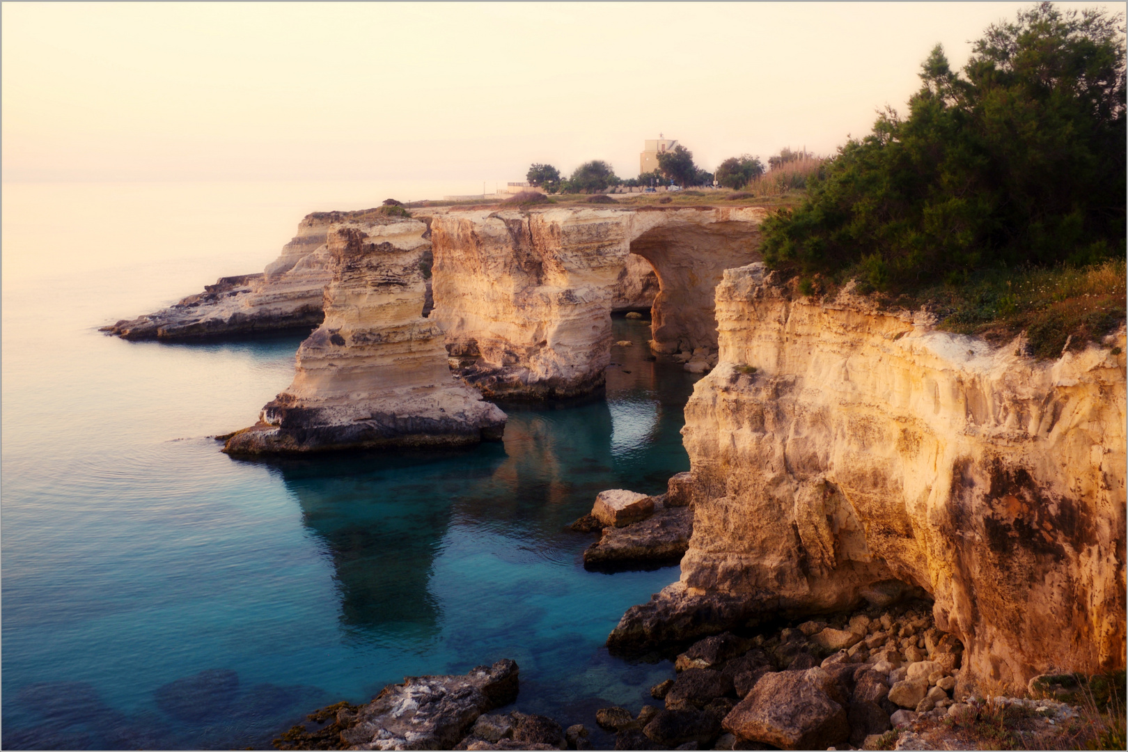 Alba nel Salento.