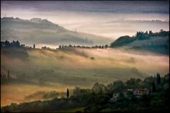 Alba sui colli di San Gimignano