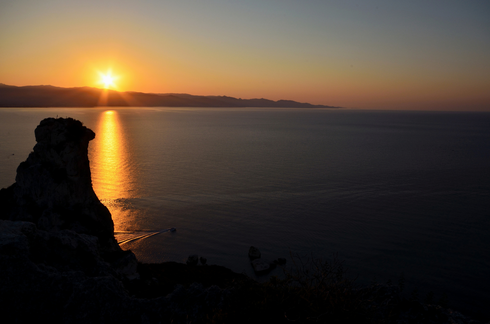 Alba sul Golfo Degli Angeli