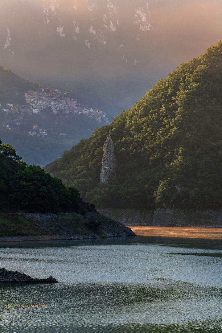 Alba sul Lago del Turano