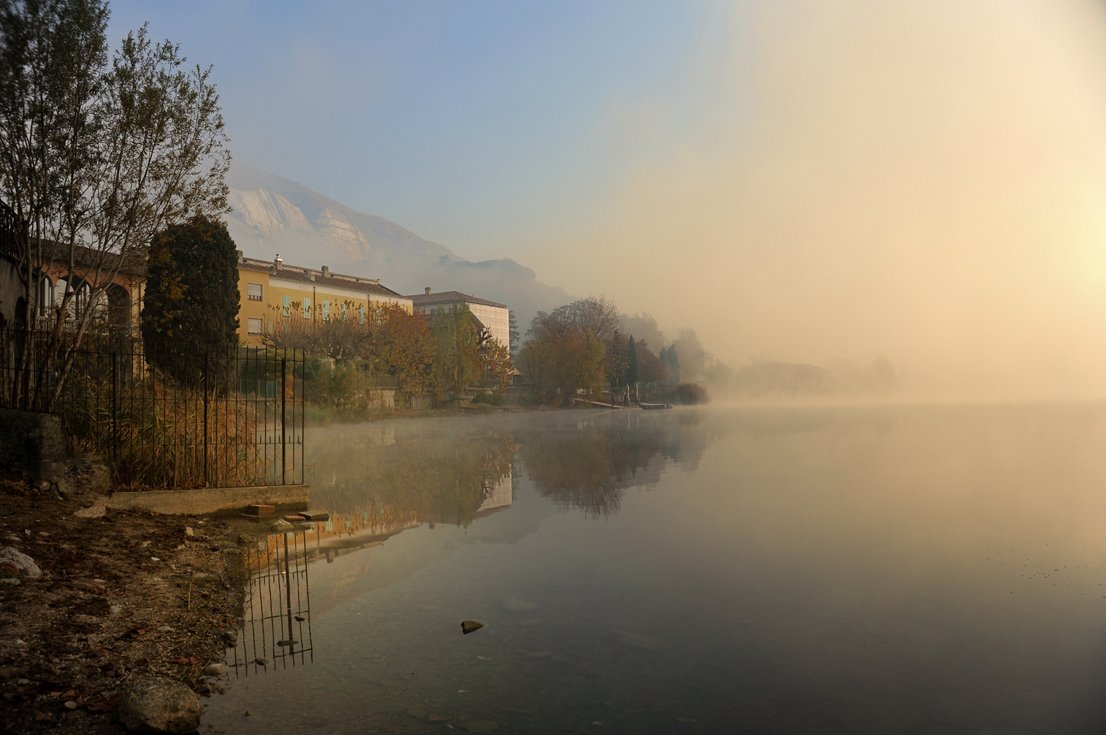 Alba sul Lago di Pusiano