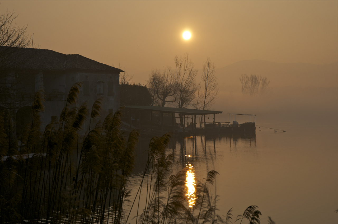 alba sul lago di Pusiano ( Lc )