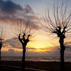 alba sul lungomare deserto