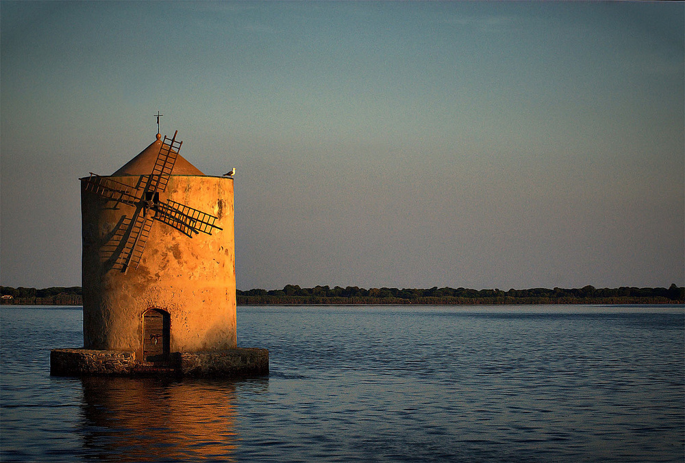 Alba sul vecchio mulino