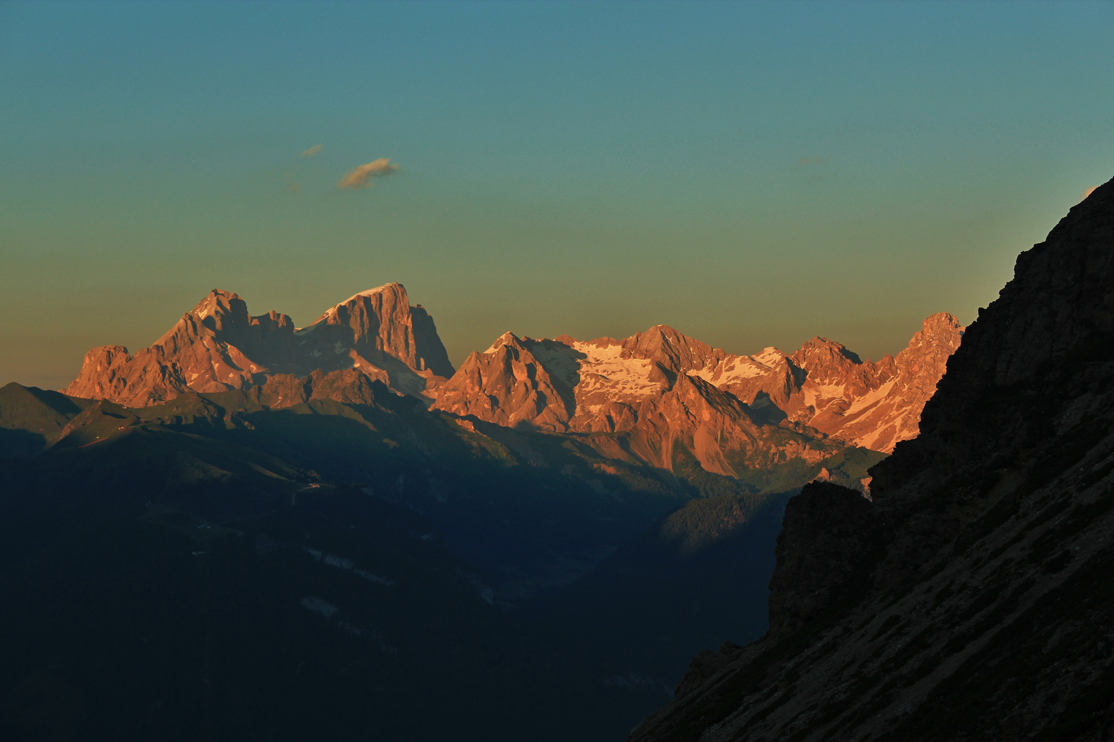 Alba sulle Dolomiti. Il gruppo della Marmolada