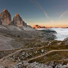 Alba: Tre Cime ed un mare di nuvole