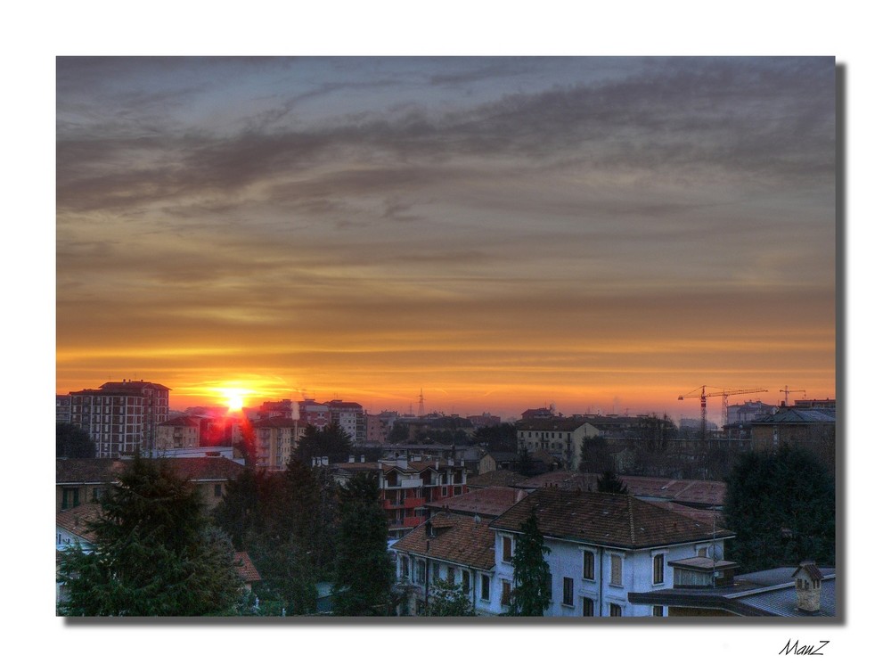 .. Alba Urbana.. (Che colpa ne ho se vedo solo case dalla mia finestra)..