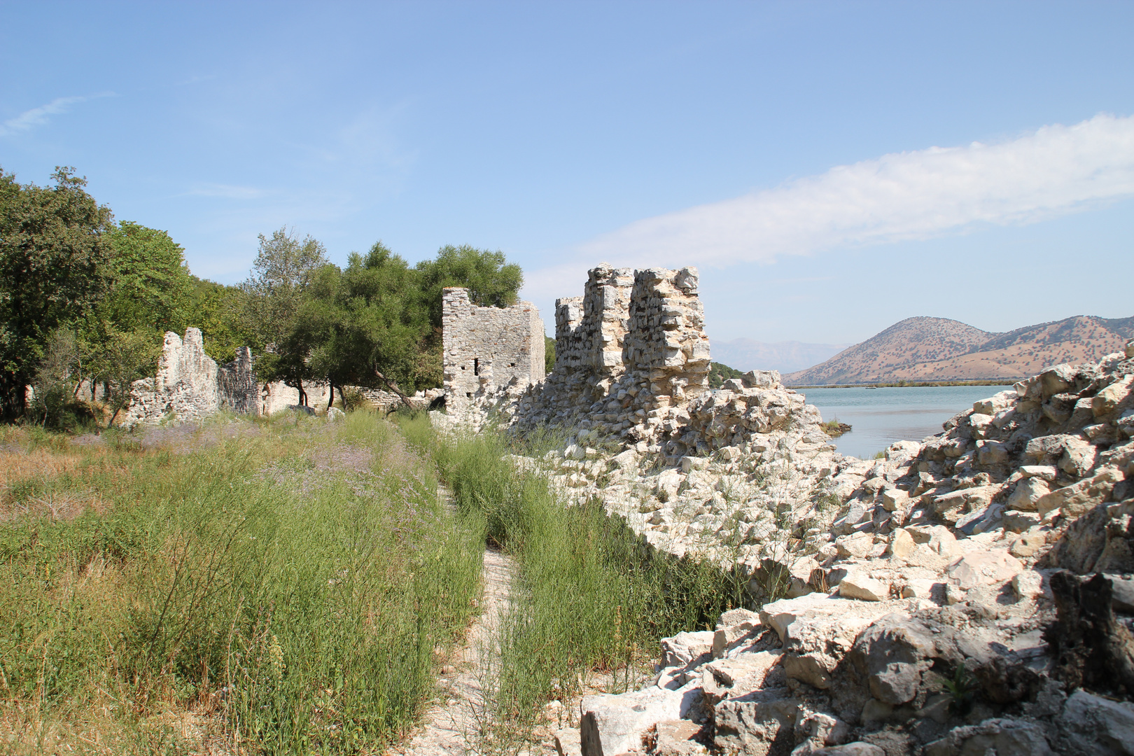 Albanien: Ausgrabungsstätte Butrint: Die äußere Stadtmauer der antiken Stadt