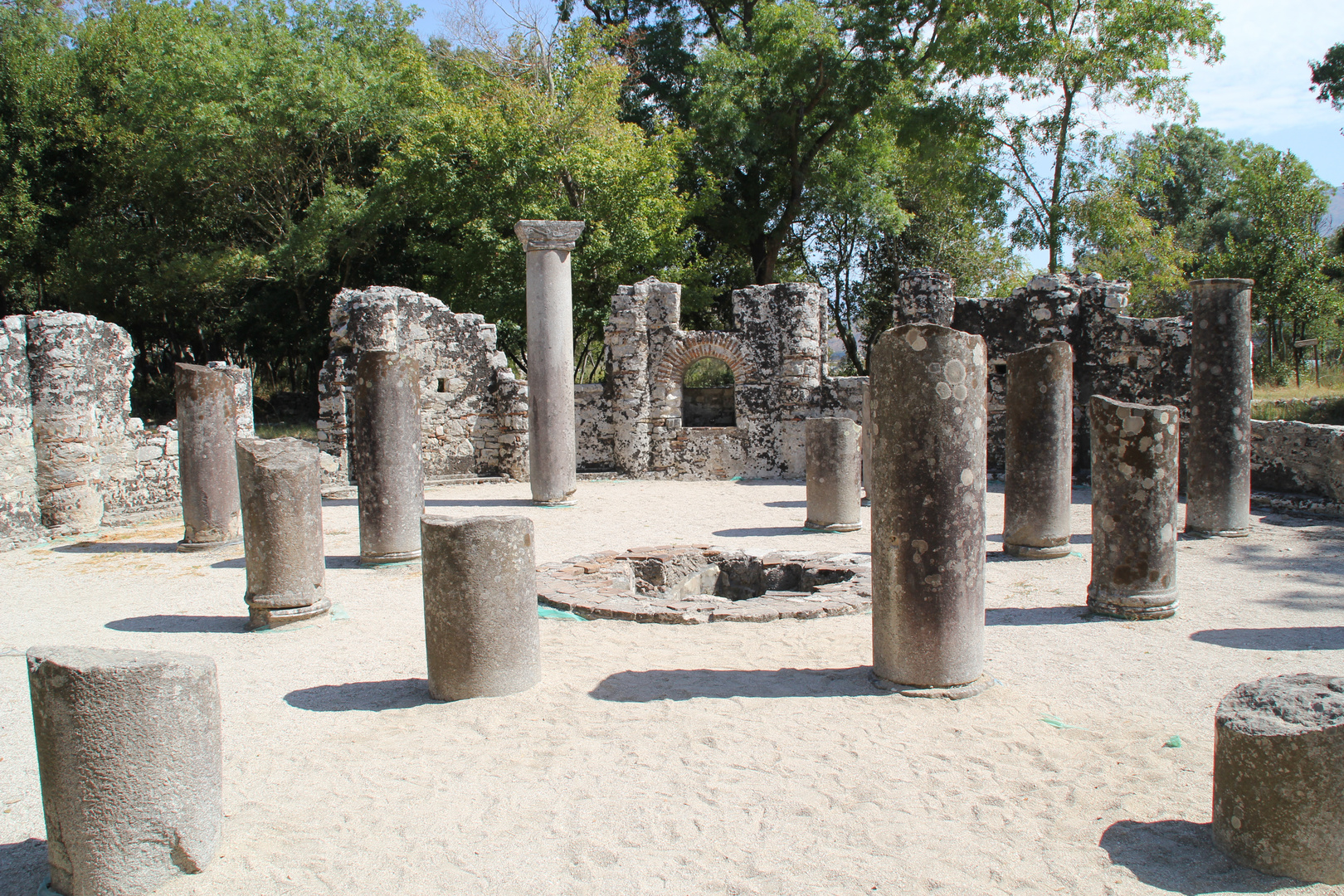 Albanien, Ausgrabungsstätte Butrint: Überreste des Baptisteriums