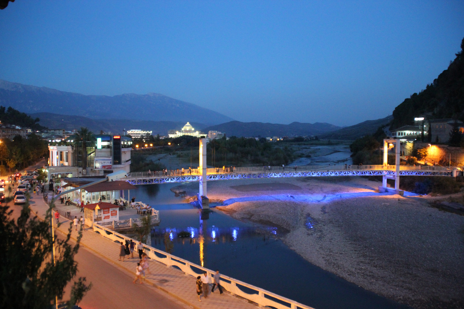 Albanien: Berat am Abend