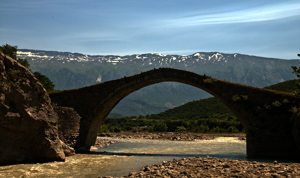 Albanien - Brücke in der Mangalemi-Schlucht