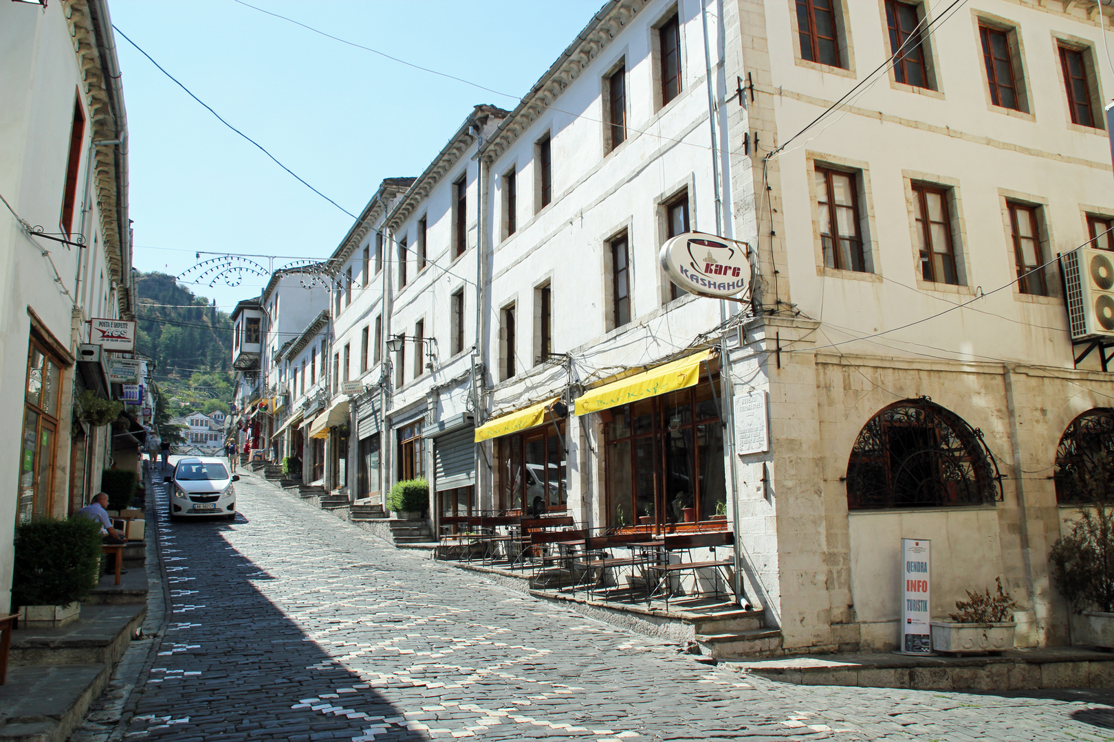 Albanien: Straße in Gjirokastra