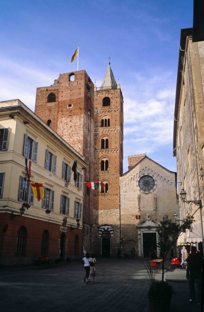 Albenga, piazza della Cattedrale