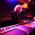 Albert Lee -  on keyboard