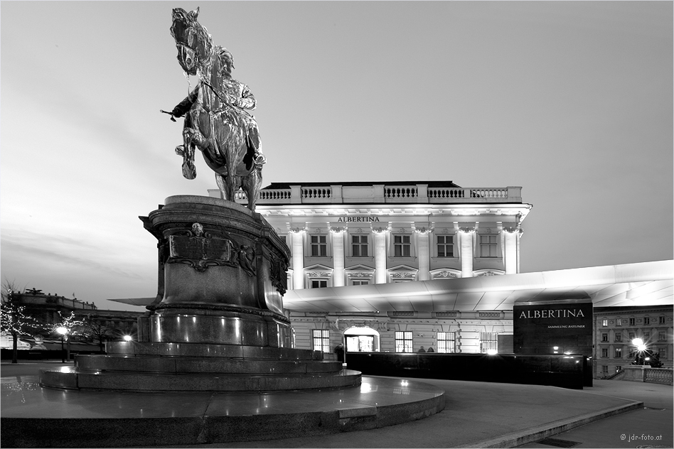 Albertina (b/w)