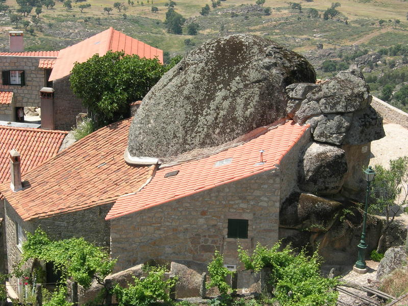 Aldeia de Pedra na Serra da Malcata