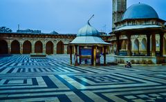 Aleppo im Hof der Mosche.    .120_3859
