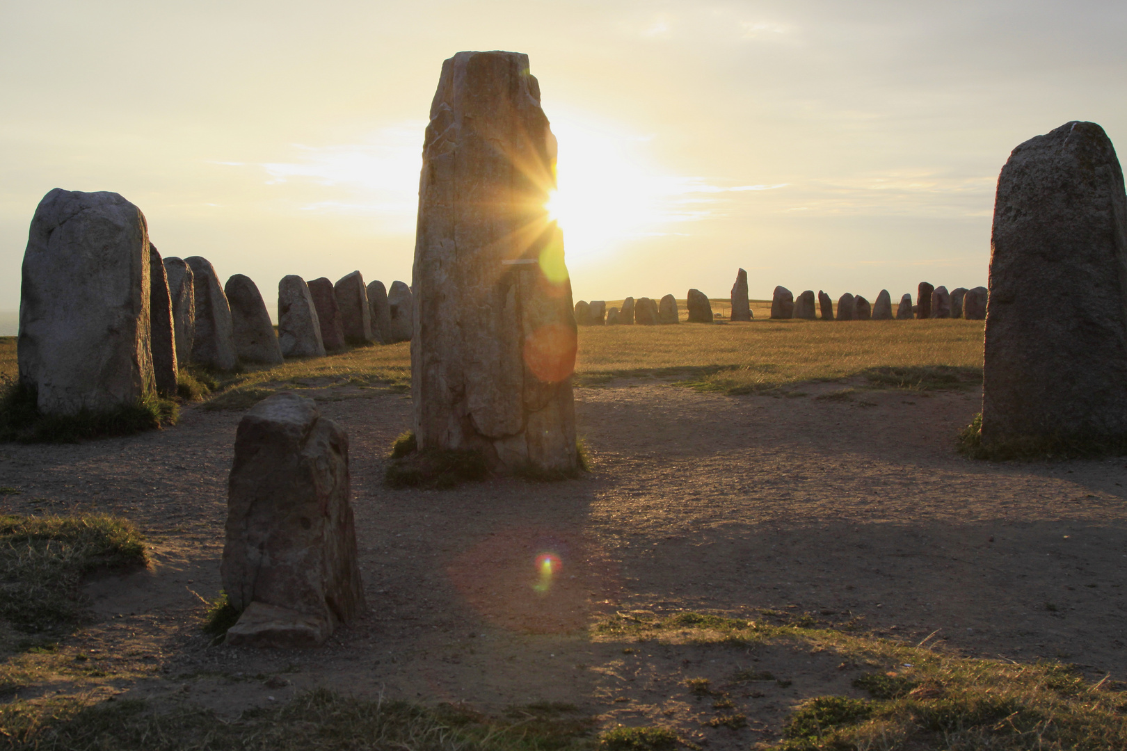 ales stenar im abendlicht