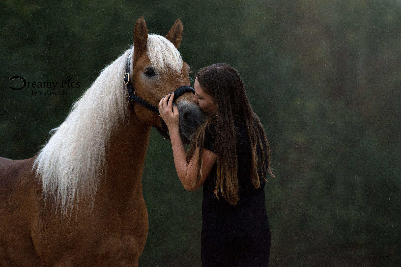 Alessa und N´Joy im Regen