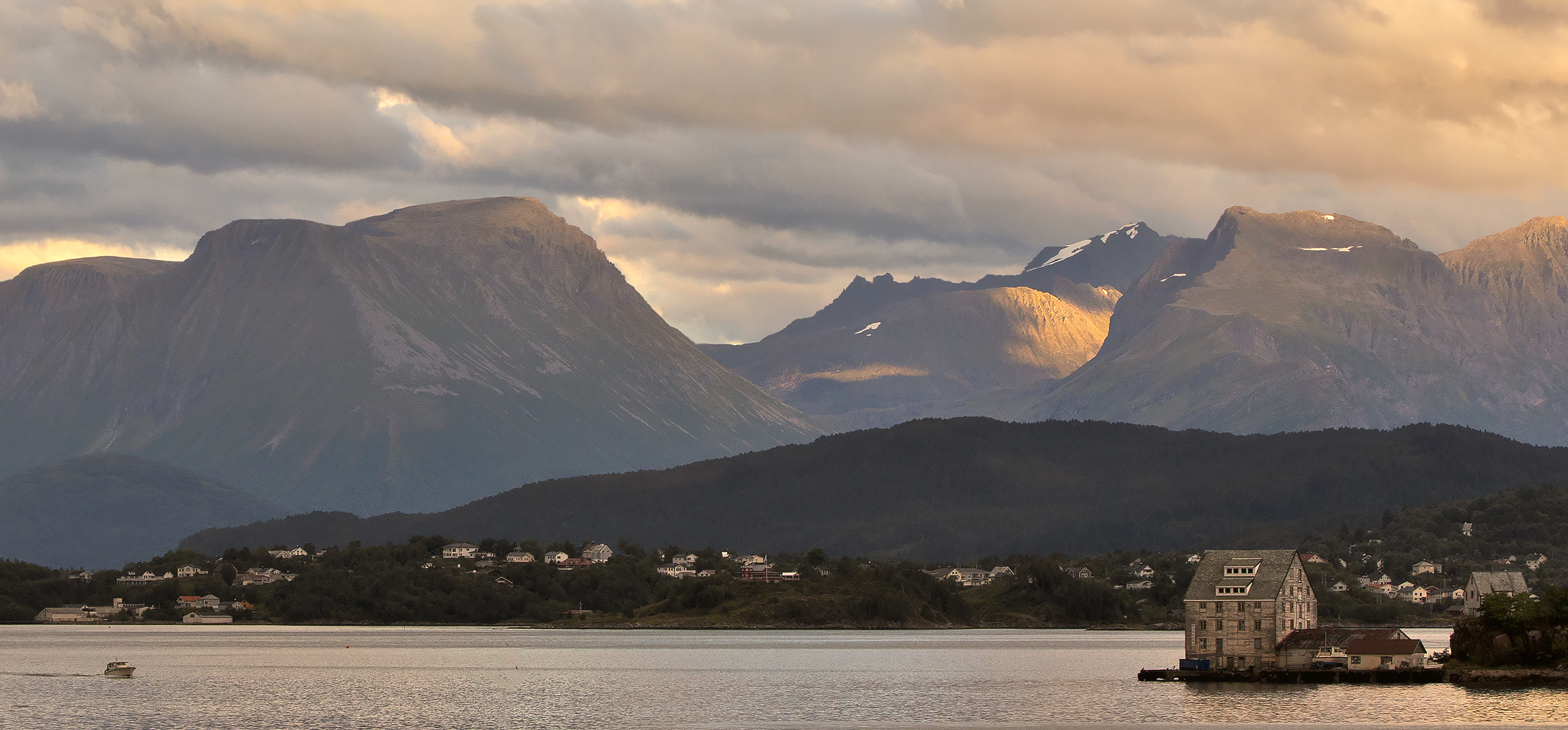 Alesund am frühen Morgen 001