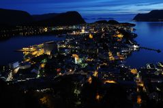 Alesund bei Nacht