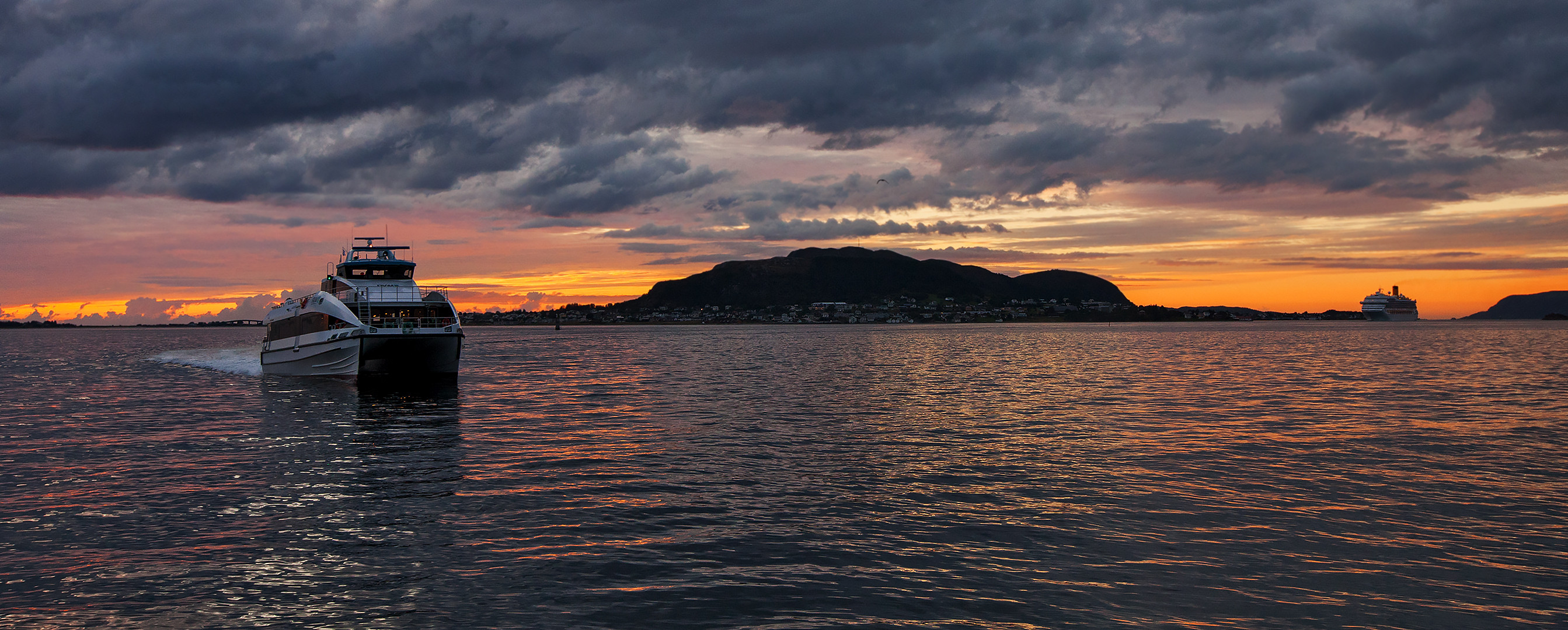 Alesund Hafen am Abend 