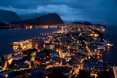 Alesund in der Nacht