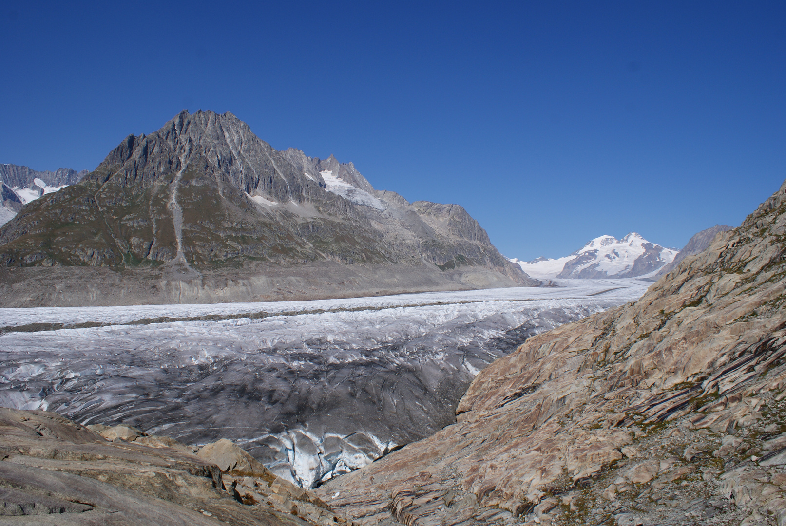 Aletschgletscher vom Märjelensee aus gesehen.