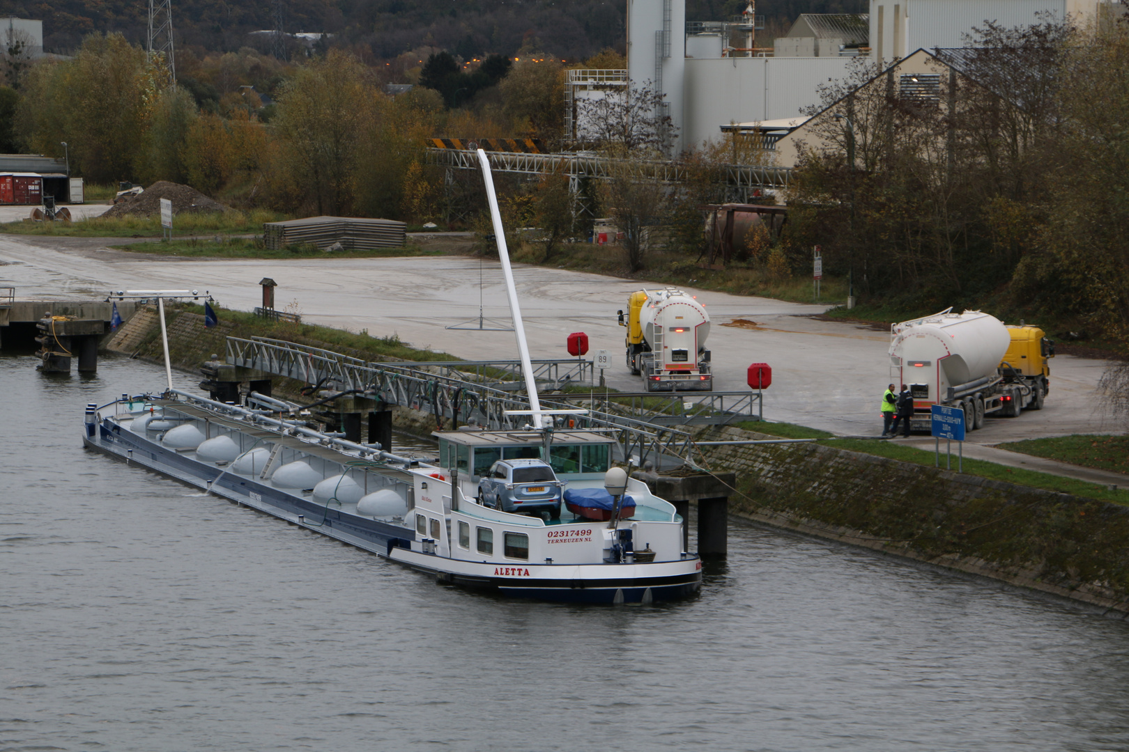 Aletta wird befüllt Foto & Bild world, wasser, schiff Bilder auf