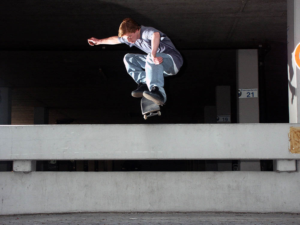 Alex Löhr kickflip