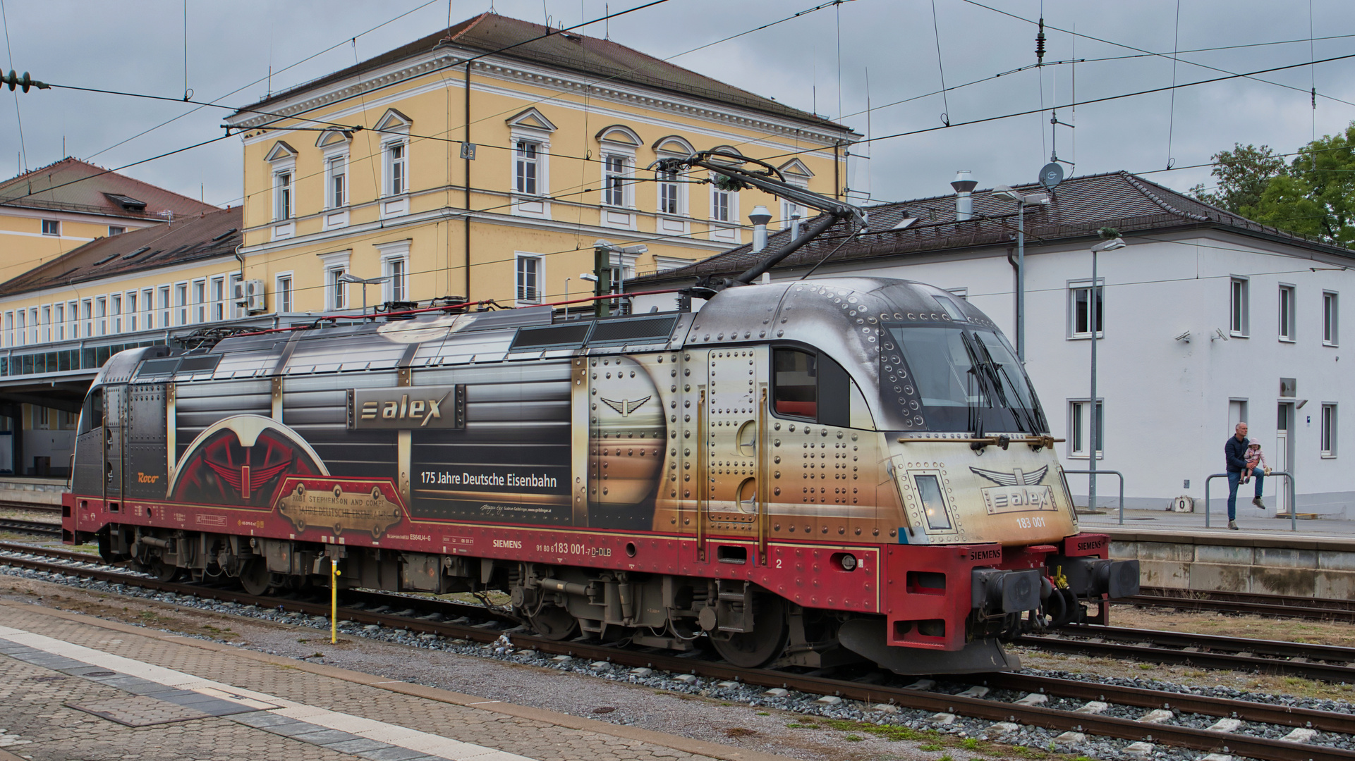 alex-Lok 183 001 im Regensburger Hauptbahnhof